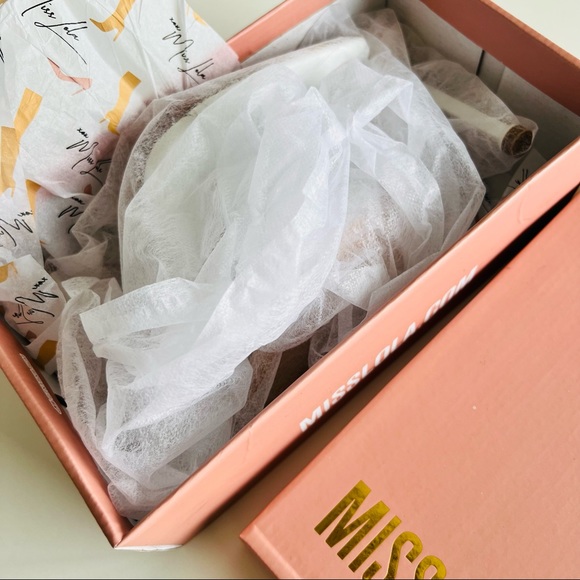 Miss Lola Audrena White Clear Strappy Heels Sandal New US 8 - Picture 8 of 9